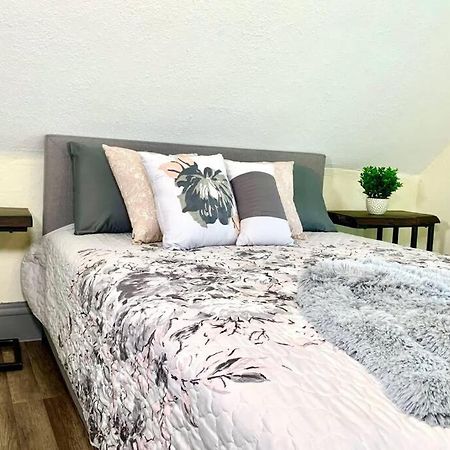 ナイアガラフォールズ 5Br Niagara Getaway Prime Location-Sleeps 10ヴィラ エクステリア 写真